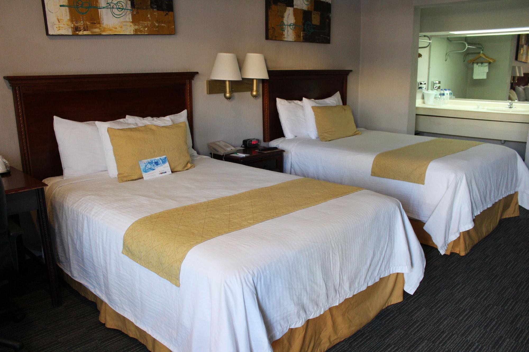 Quality Inn Пьедрас-Неграс Экстерьер фото