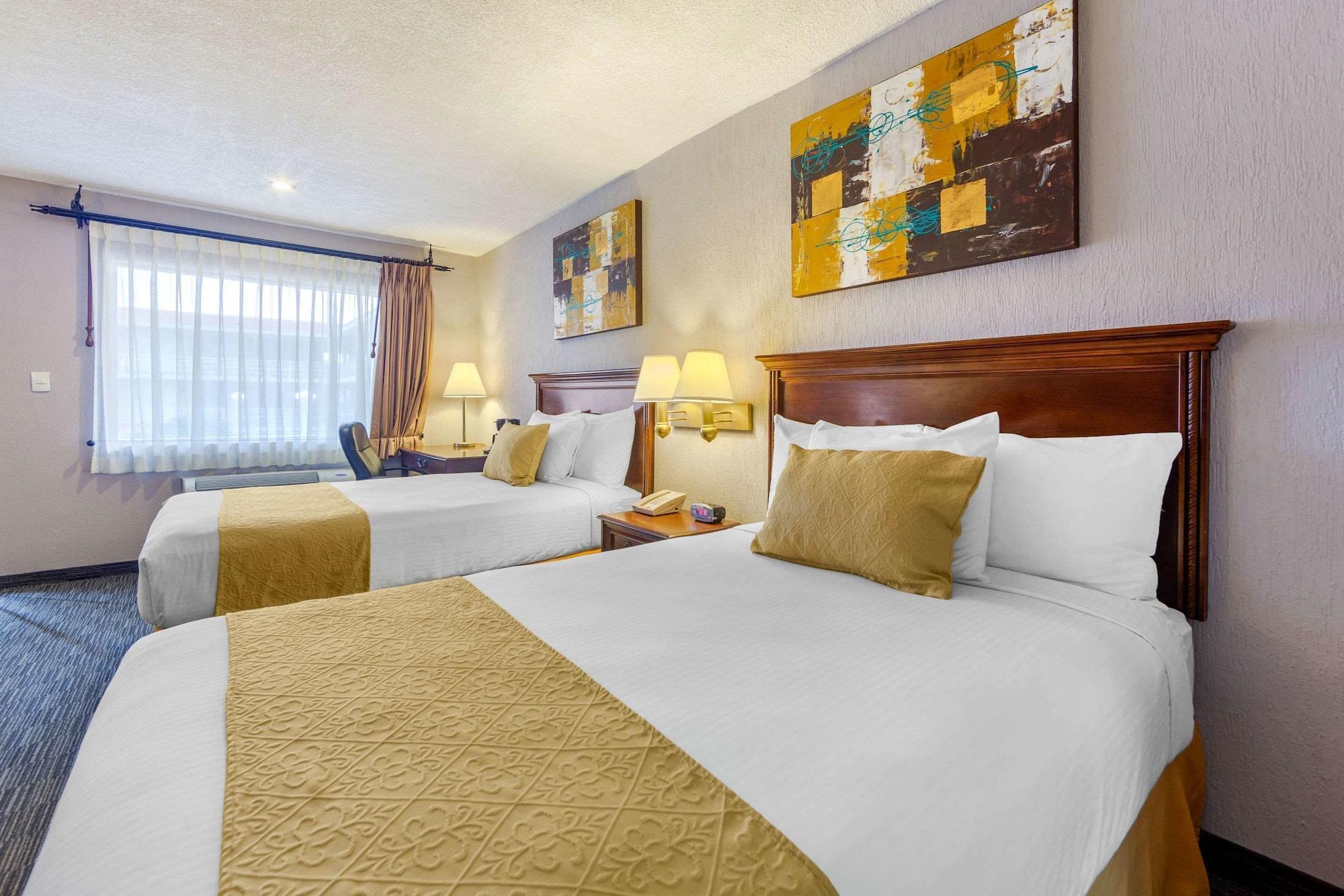 Quality Inn Пьедрас-Неграс Экстерьер фото