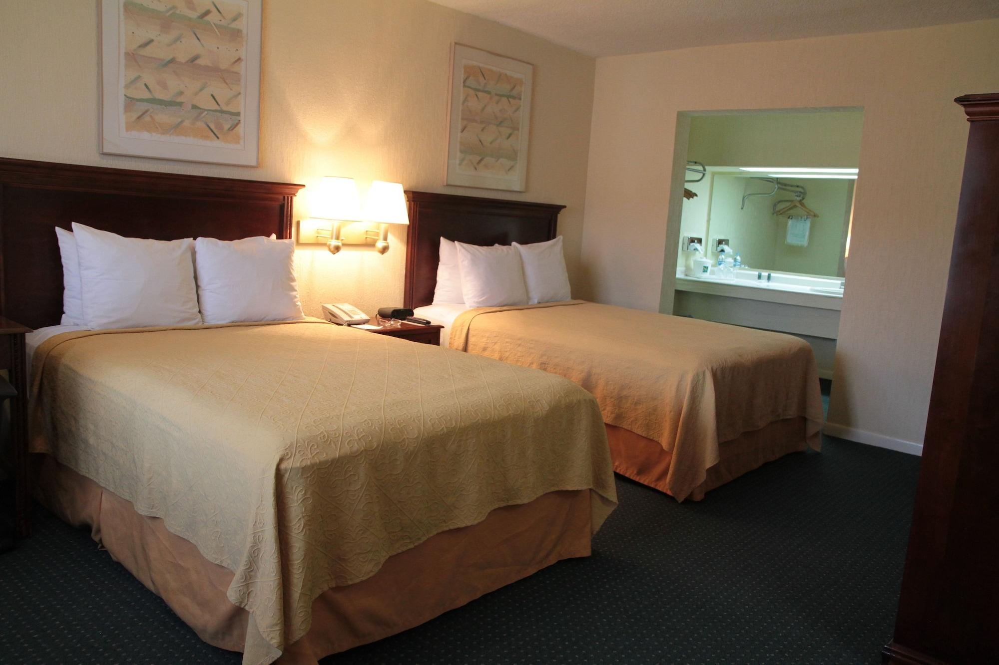 Quality Inn Пьедрас-Неграс Экстерьер фото