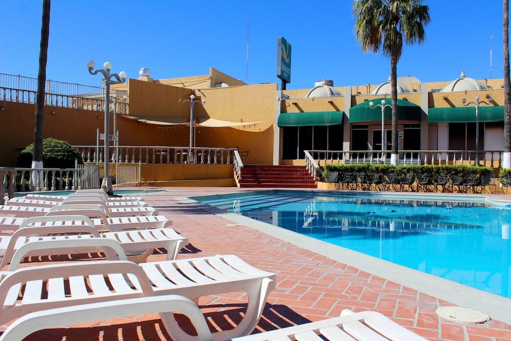 Quality Inn Пьедрас-Неграс Экстерьер фото