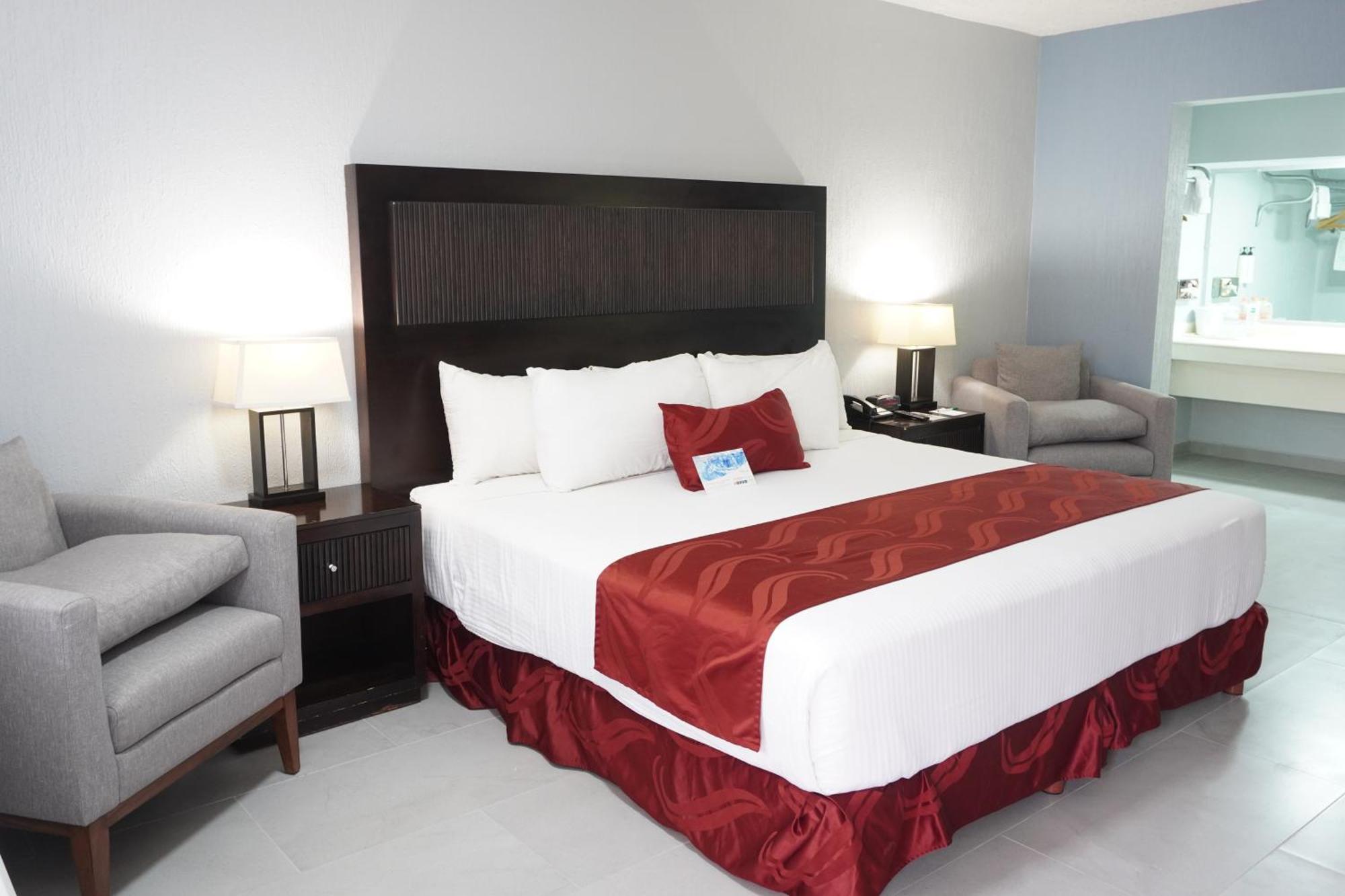 Quality Inn Пьедрас-Неграс Экстерьер фото