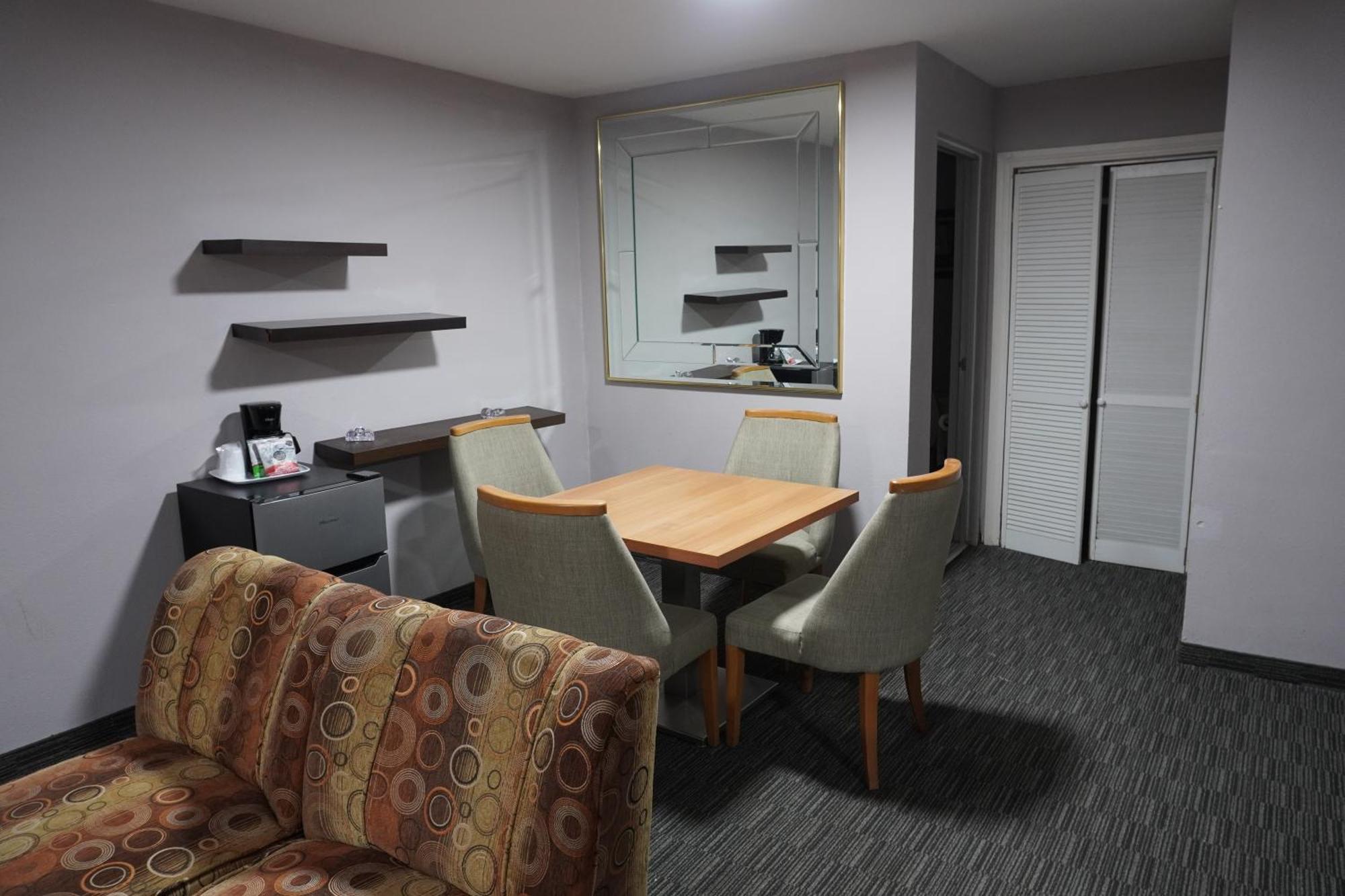 Quality Inn Пьедрас-Неграс Экстерьер фото