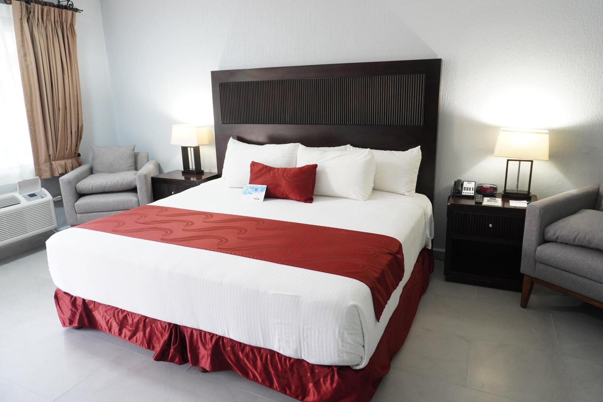 Quality Inn Пьедрас-Неграс Экстерьер фото