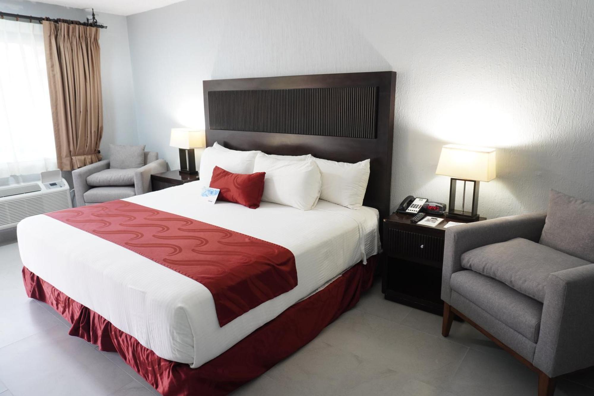 Quality Inn Пьедрас-Неграс Экстерьер фото