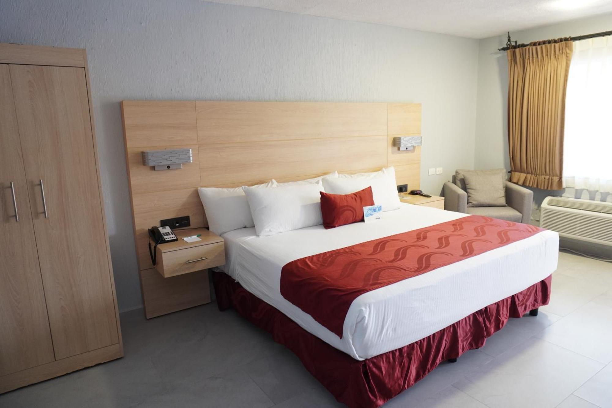 Quality Inn Пьедрас-Неграс Экстерьер фото
