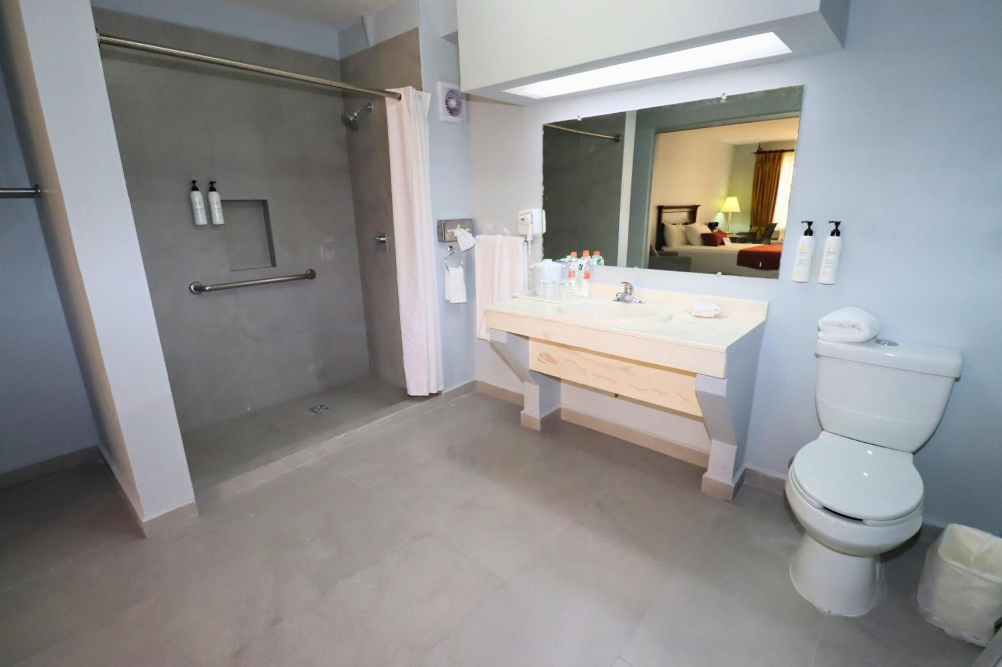Quality Inn Пьедрас-Неграс Экстерьер фото