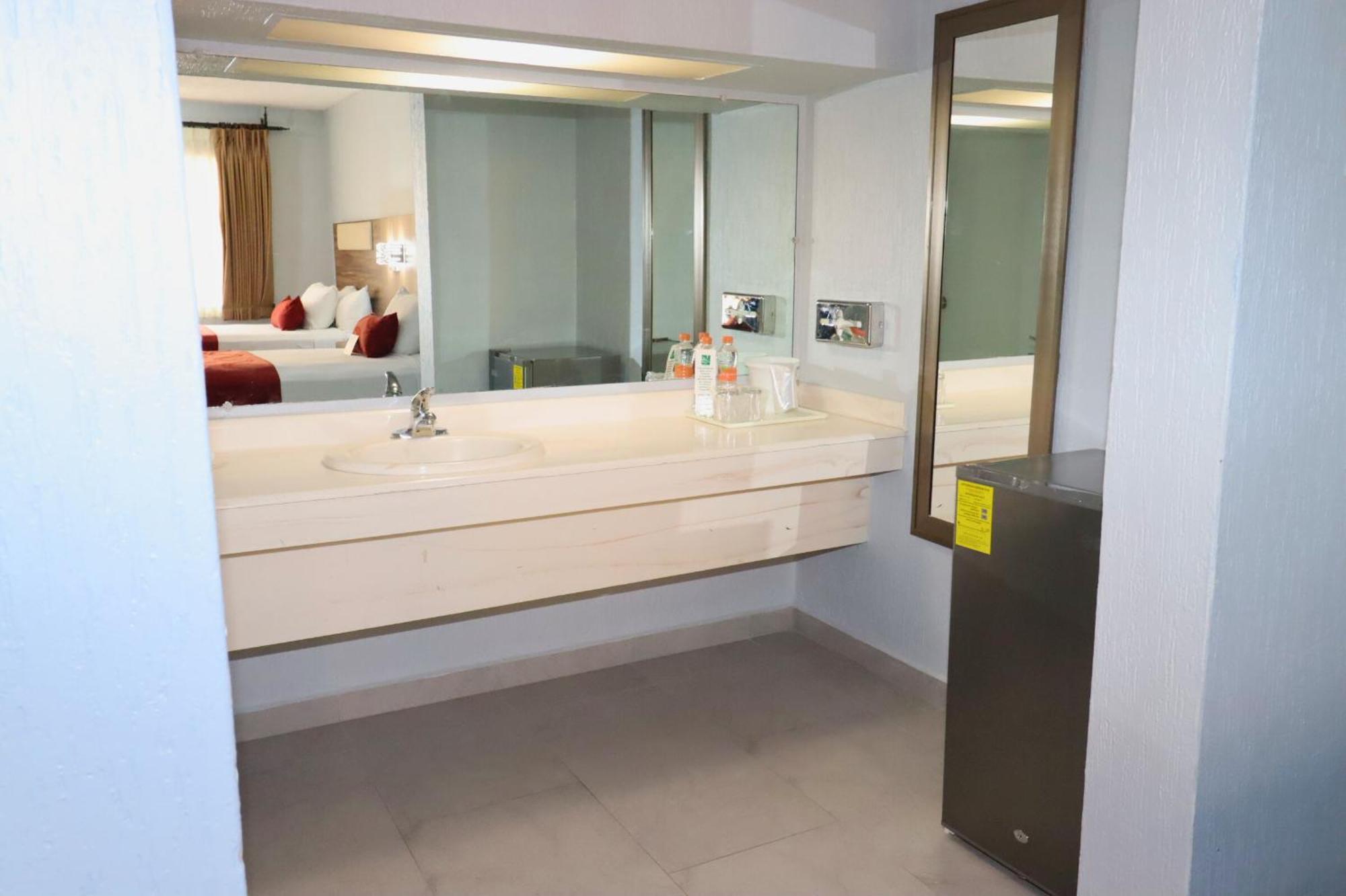 Quality Inn Пьедрас-Неграс Экстерьер фото