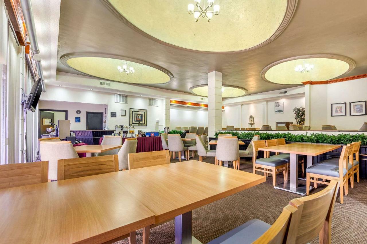 Quality Inn Пьедрас-Неграс Экстерьер фото