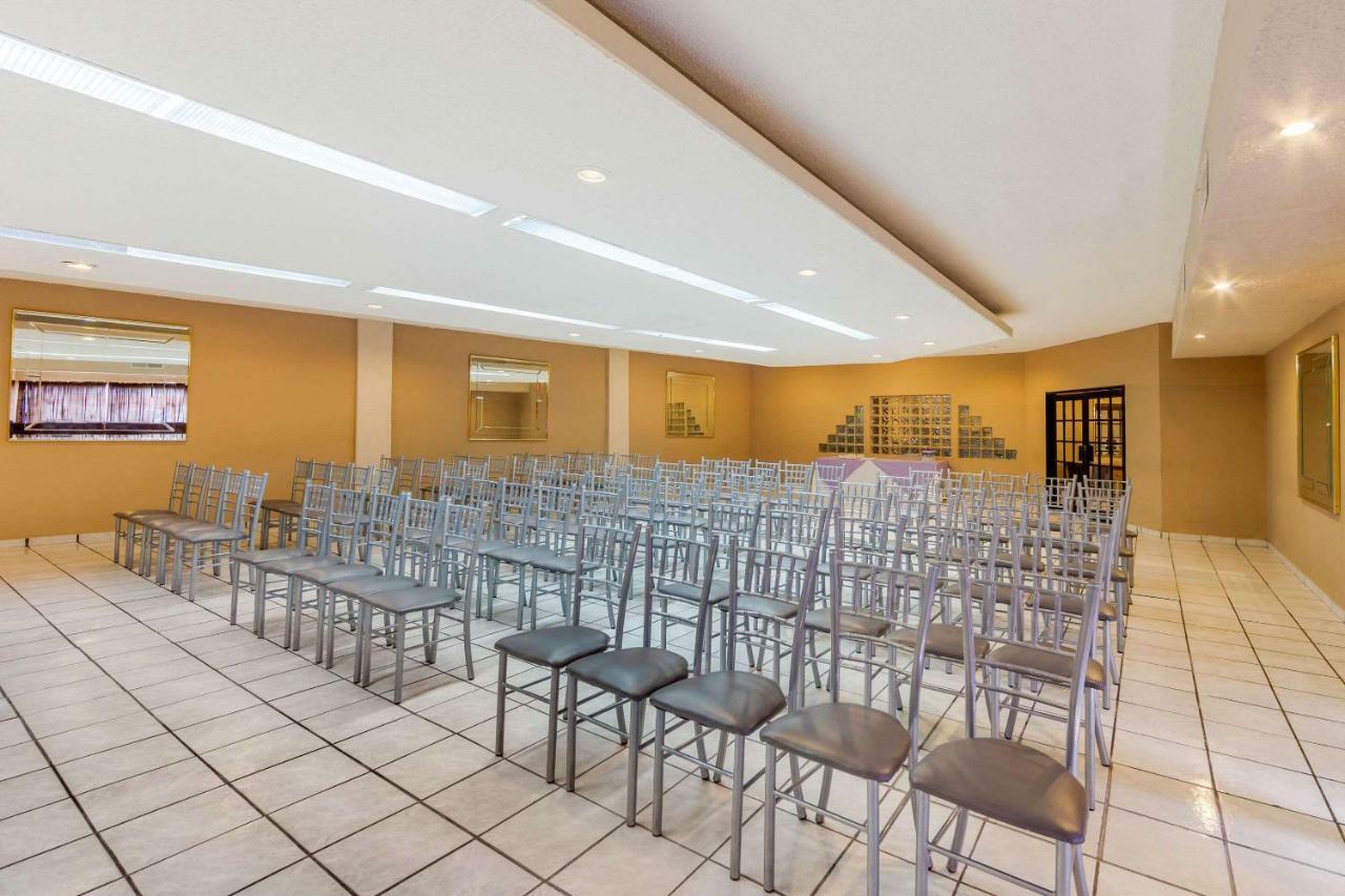 Quality Inn Пьедрас-Неграс Экстерьер фото