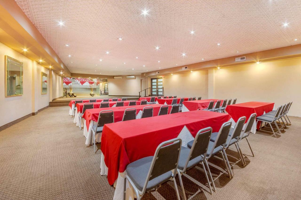 Quality Inn Пьедрас-Неграс Экстерьер фото