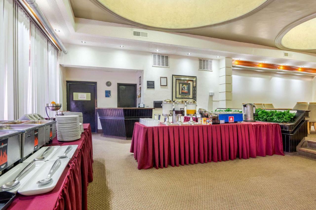 Quality Inn Пьедрас-Неграс Экстерьер фото