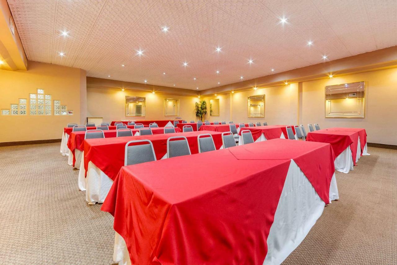 Quality Inn Пьедрас-Неграс Экстерьер фото